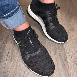 Woman’s 9.5 pureboost performance shoes